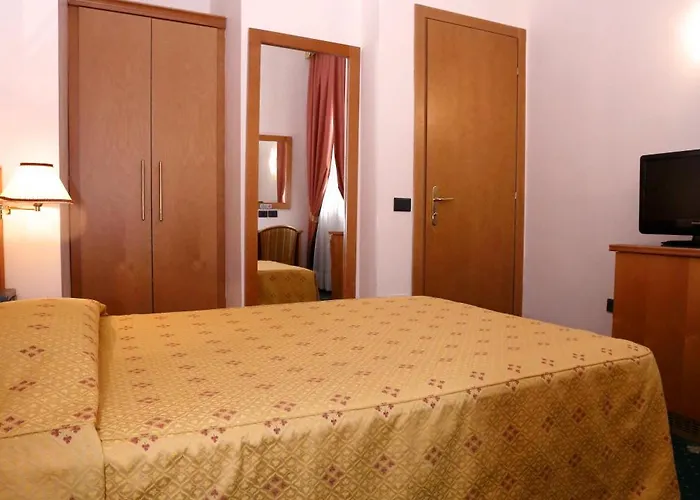 Estense 3* Модена