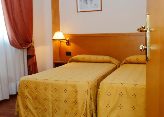 Estense Готель