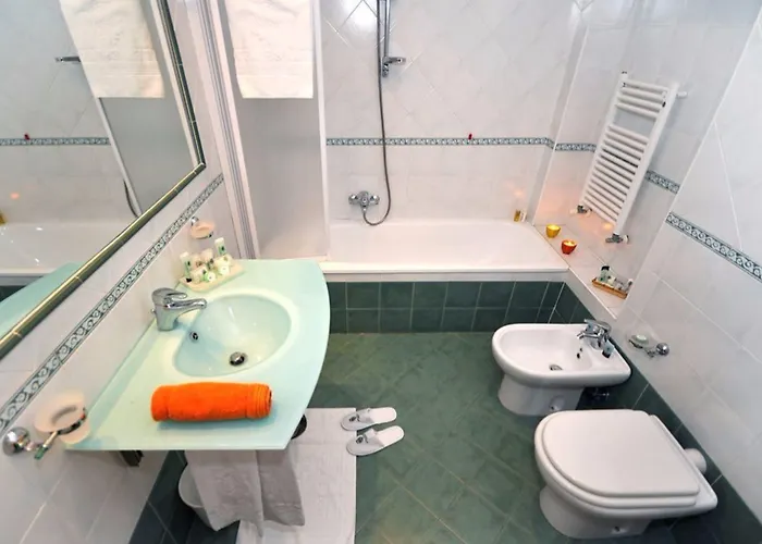 Estense Готель Модена