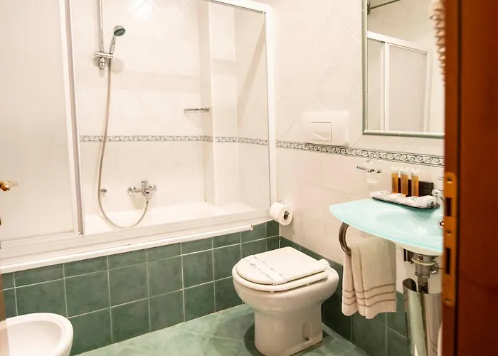 Готель Estense 3*