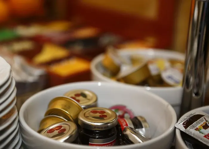 Готель Estense Модена