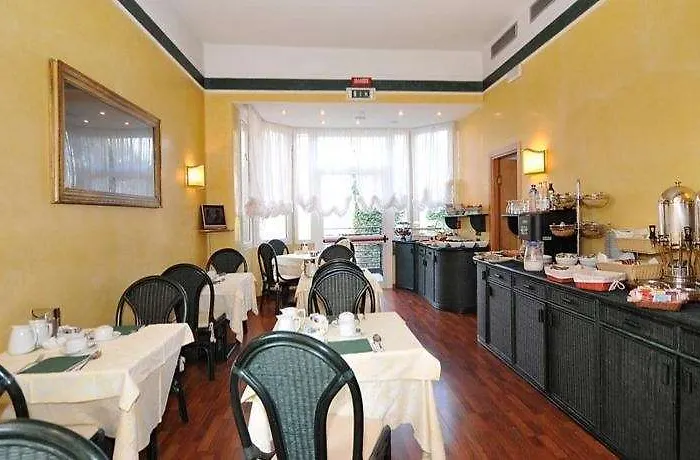 Estense Готель 3*