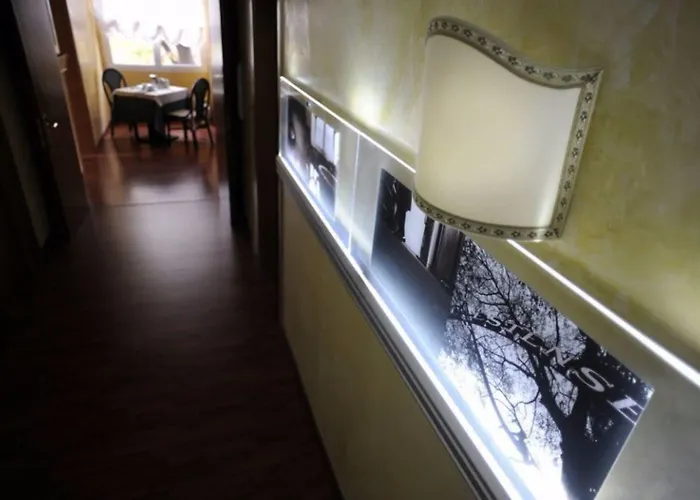 Готель Estense 3*