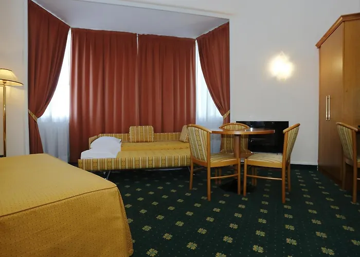 Estense Готель