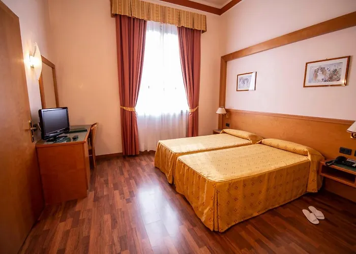 Estense Готель 3*