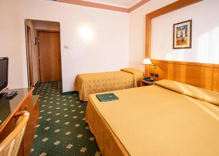 Estense Модена