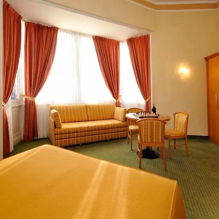 Otel Estense 3*