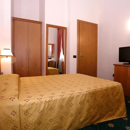 Estense 3* Модена