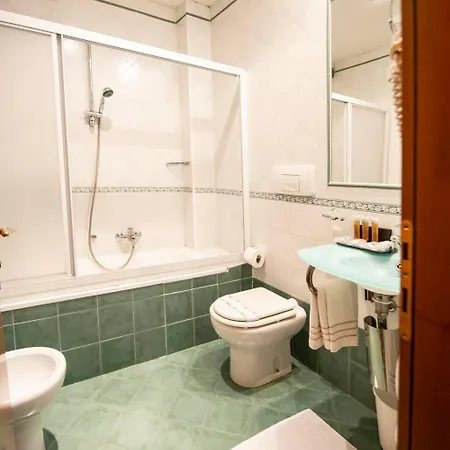 Отель Estense 3*