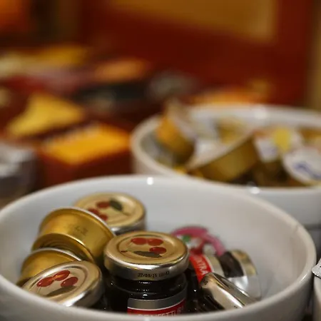 Отель Estense Модена