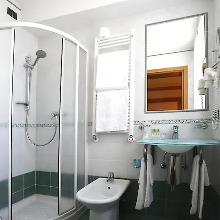 Отель Estense 3*