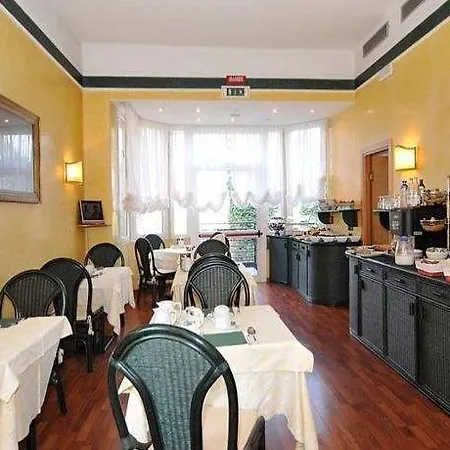 Estense Отель 3*