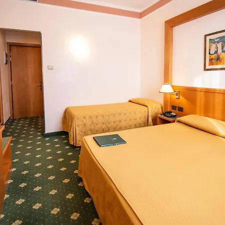 Estense Модена